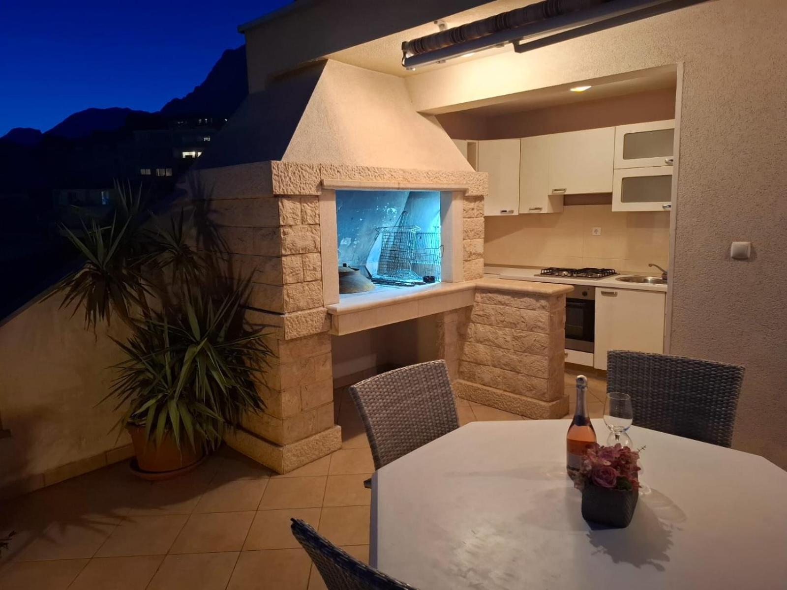 דירות מאקרסקה Happy Basset Terrace מראה חיצוני תמונה
